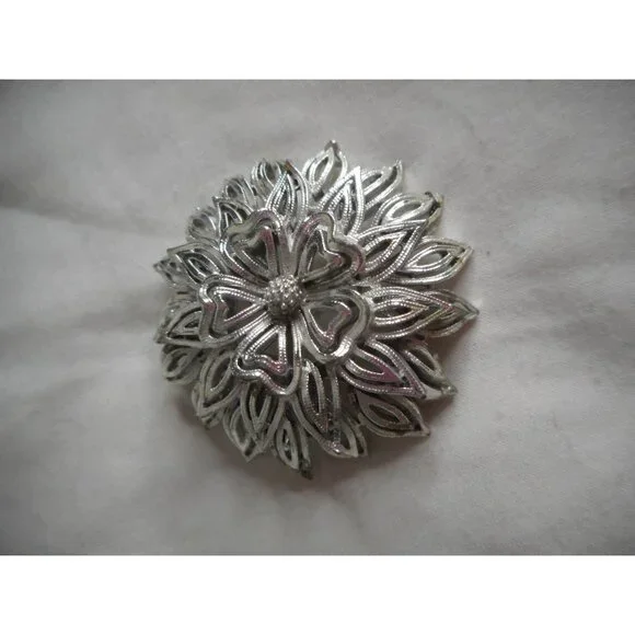 Vintage Lisner Silver Floral Brooch Pin Jewelry - Picture 1 of 2
